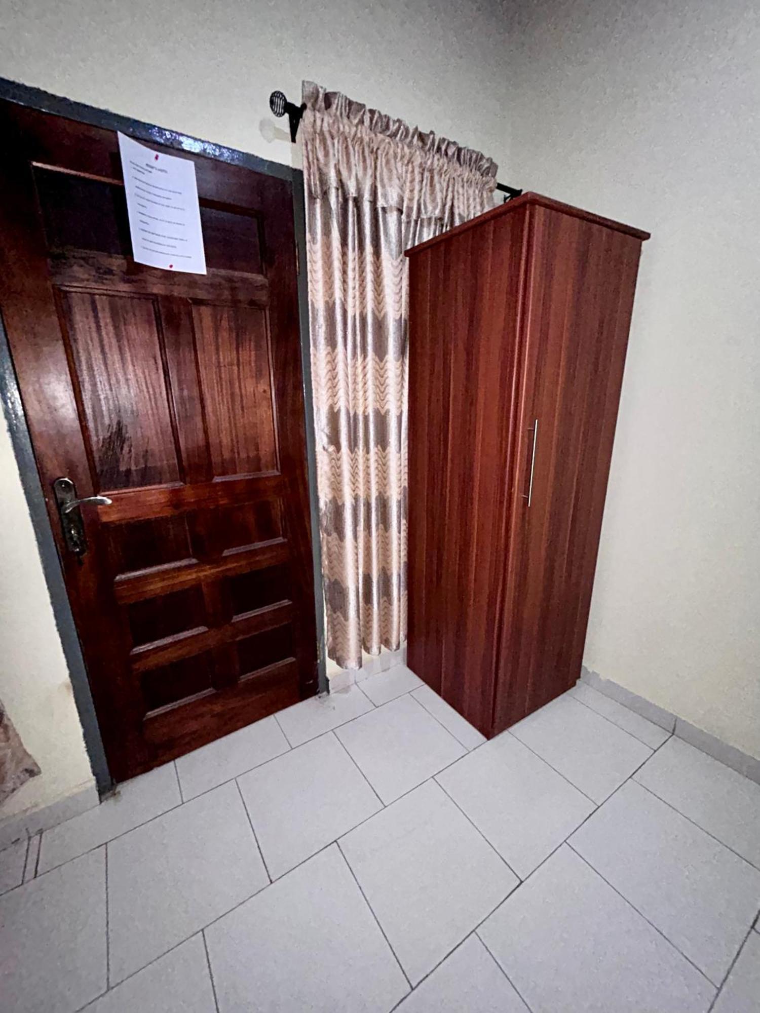 Jessie Hotel Adenta Ngoại thất bức ảnh