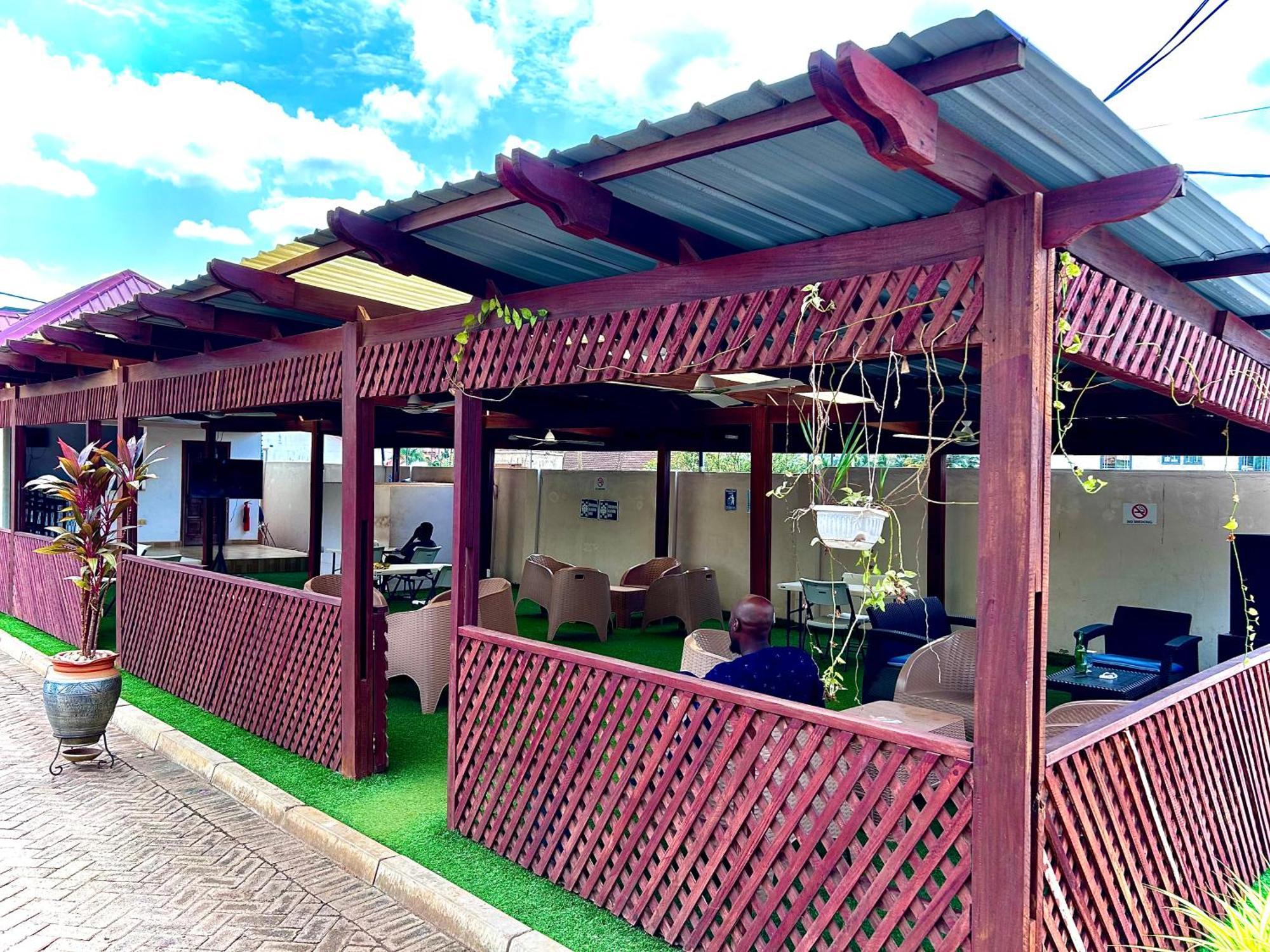 Jessie Hotel Adenta Ngoại thất bức ảnh